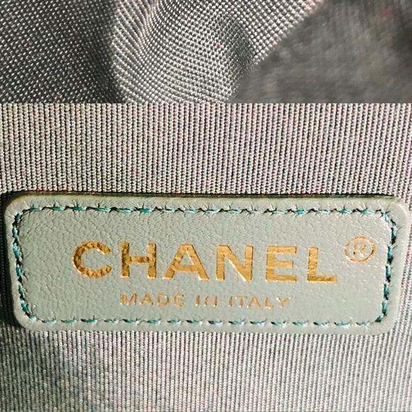 ❤️Used Chanel Boy 10 Chevron lamp skin, color green with gold hardware - Picture 7 of 16